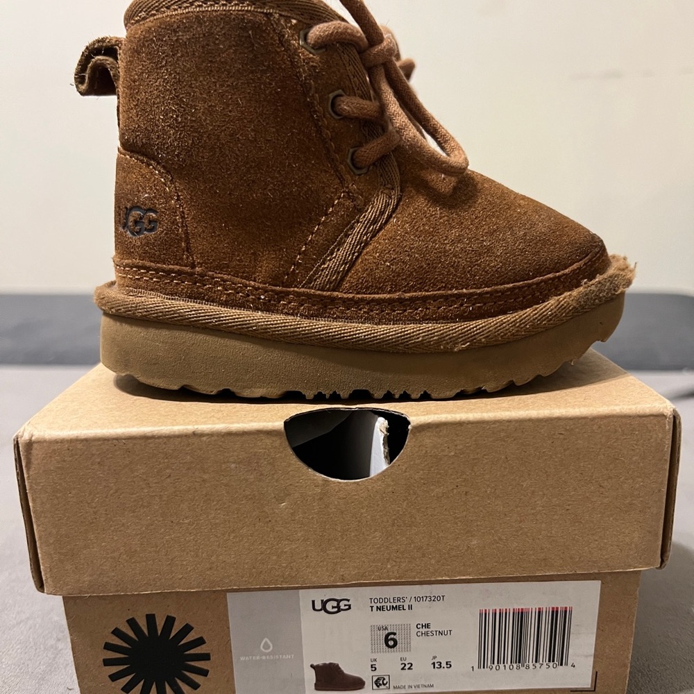 Ugg toddler Neumel II boots. Chestnut, size 6